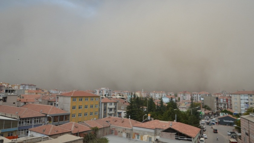 Konya Ereğli'de şiddetli kum fırtınası meydana geldi