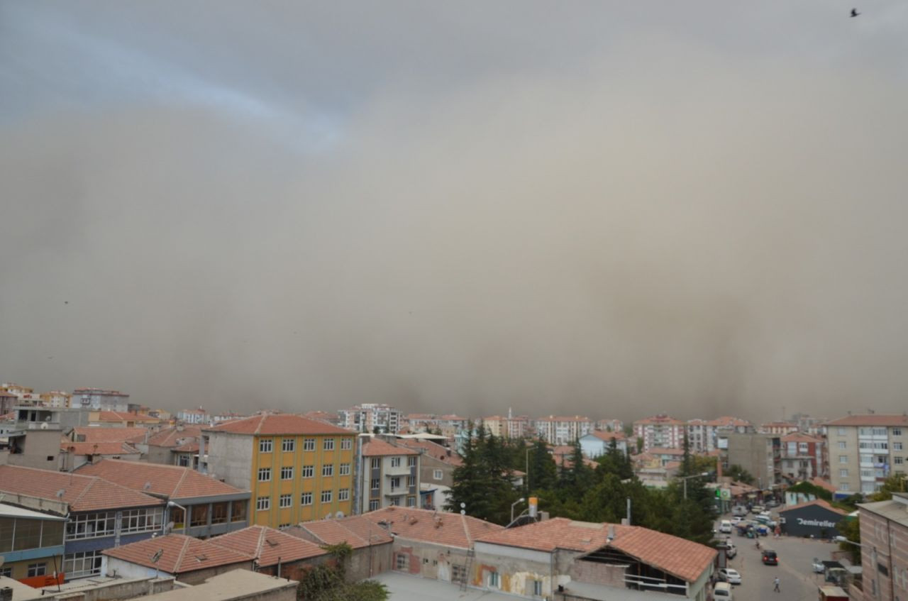 Konya Ereğli'de şiddetli kum fırtınası meydana geldi - Sayfa 1