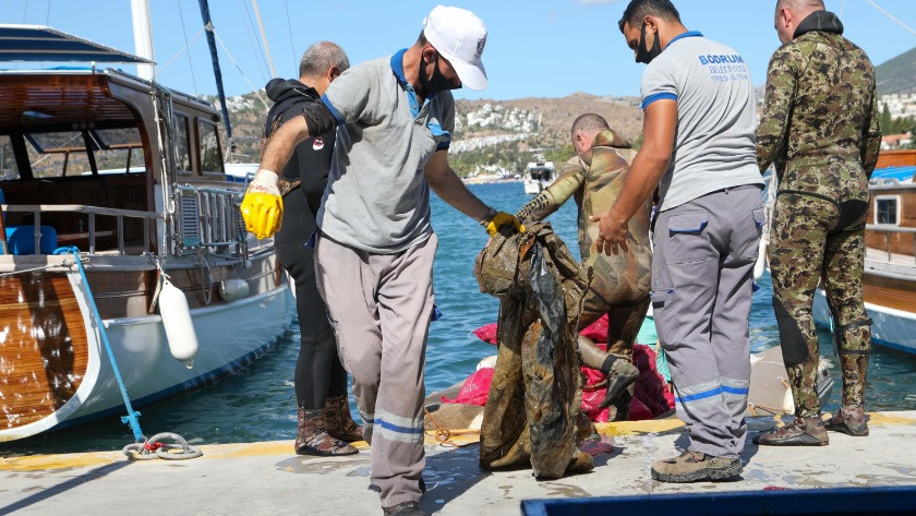 Bodrum'da deniz dibinden 257 kilogram katı atık çıkarıldı