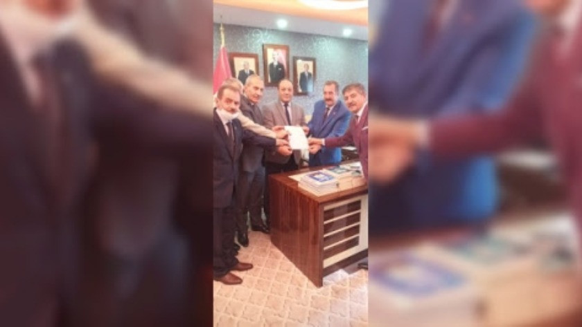 MHP İl Başkanı Karataş mazbatasını aldı