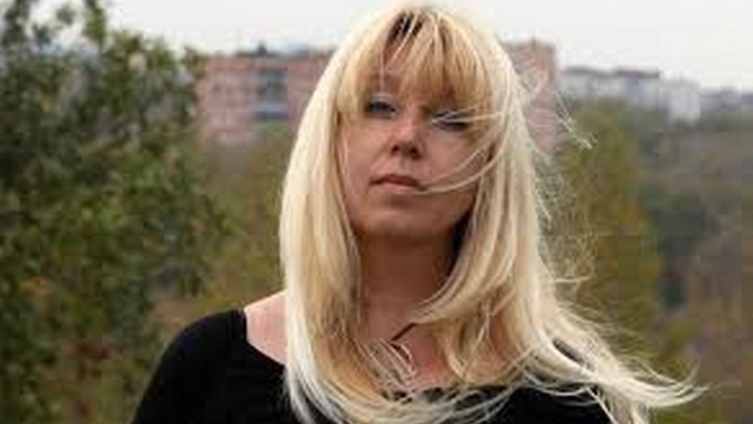Rus gazeteci, bugün kendini ateşe vererek intihar etti