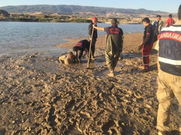 Keçisini kurtarmak isteyen adam canını zor kurtardı - Sayfa 2