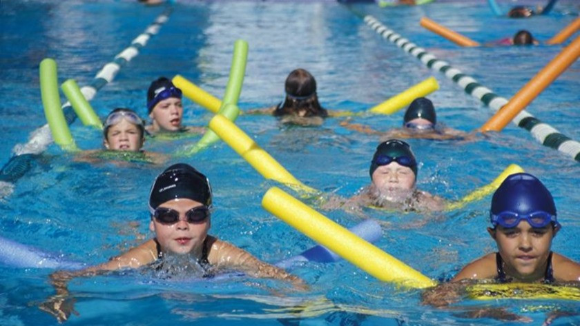 Isparta’da vatandaşlara ücretsiz yüzme kursu