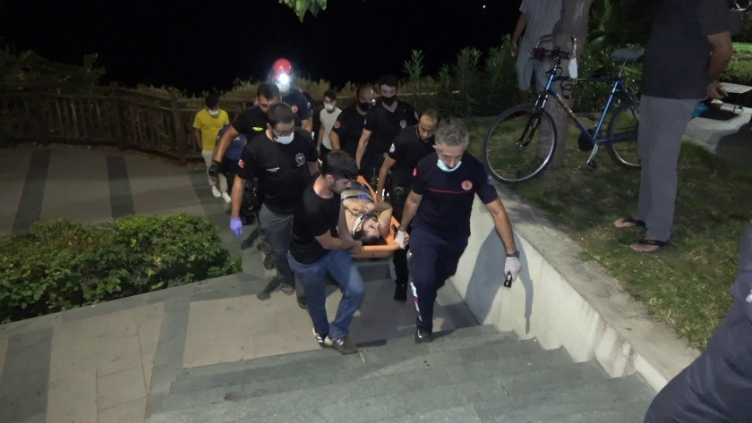 Antalya'da felezlerden düşen genç, 500 metre taşınarak kurtarıldı
