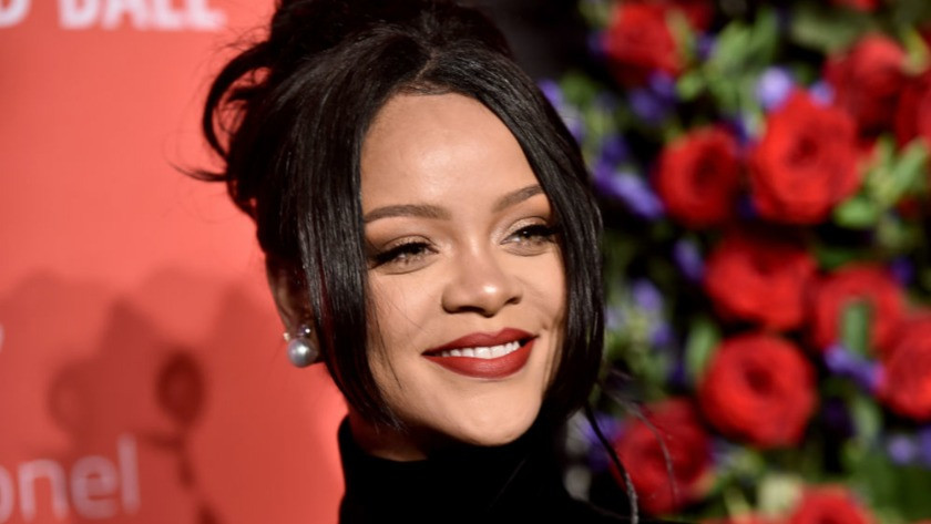 Rihanna 'hadis' tepkisi sonrası Müslümanlardan özür diledi