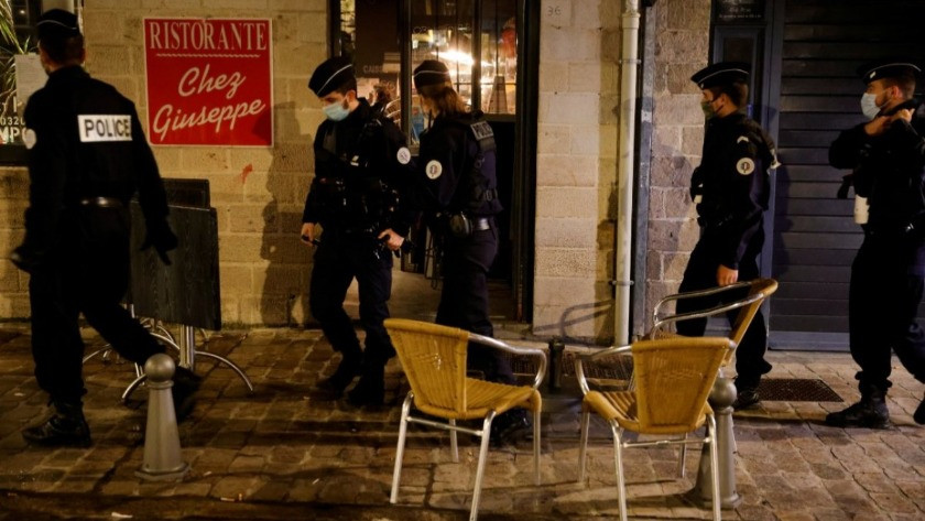 Fransa'da 8 şehirde sokağa çıkma yasağı