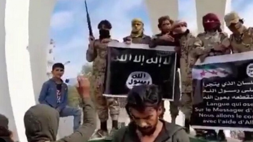 Resulayn'daki protestoda IŞİD bayrağı açan kişi gözaltına alındı