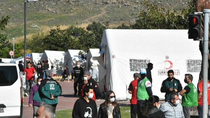 İzmir'de deprem ardından kurulan çadır kentler böyle görüntülendi