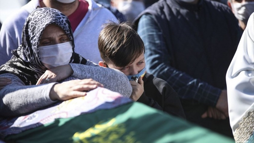 İzmir'deki depremde hayatını kaybedenlere acı veda