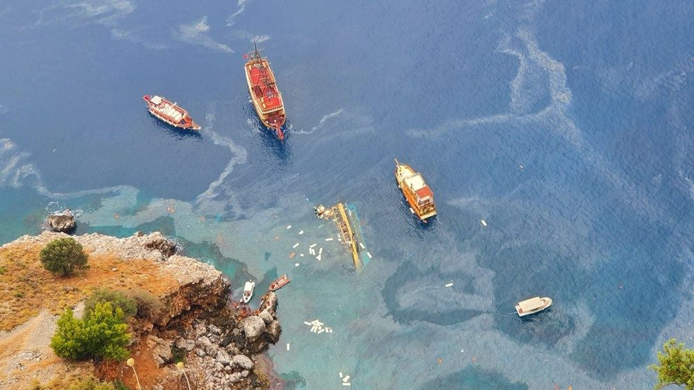 Antalya'da tur teknesi battı! 30'a yakın yolcu var - Sayfa 1
