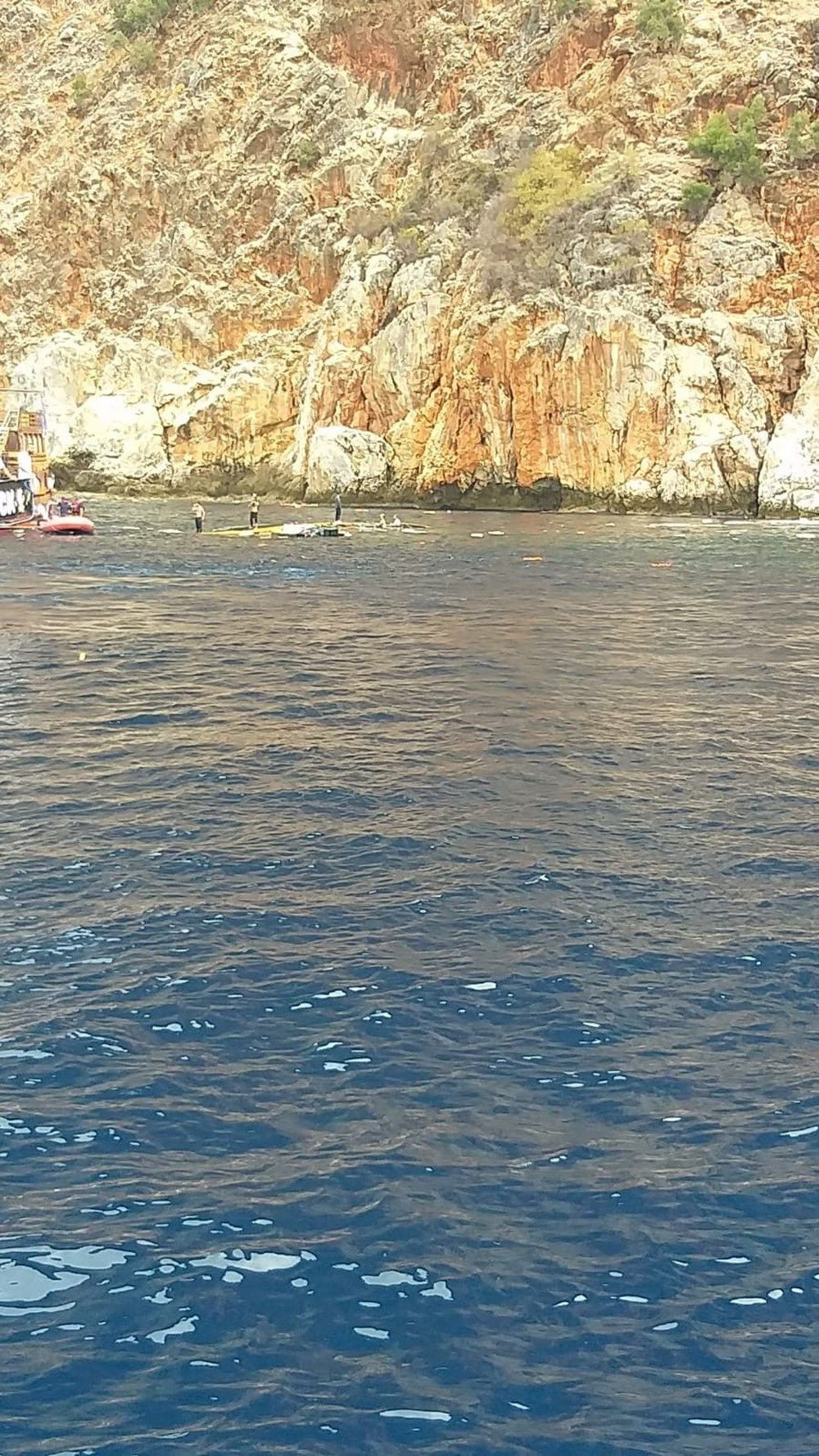 Antalya'da tur teknesi battı! 30'a yakın yolcu var - Sayfa 3