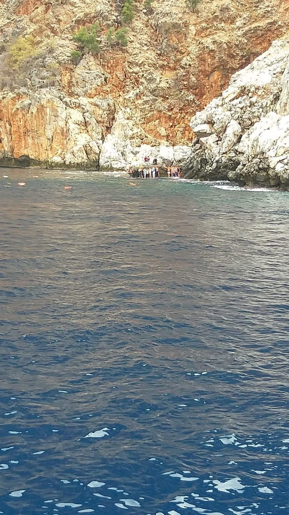 Antalya'da tur teknesi battı! 30'a yakın yolcu var - Sayfa 4