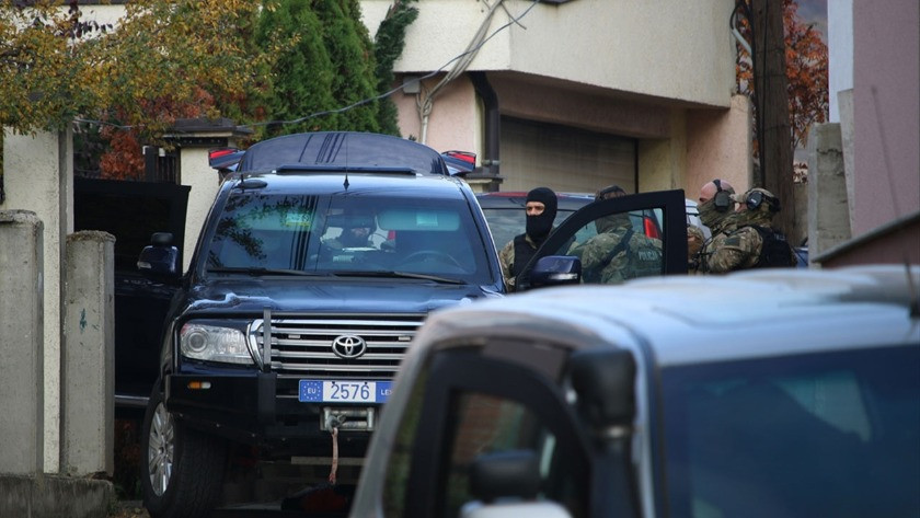 Kosova'da eski meclis başkanının evine operasyon