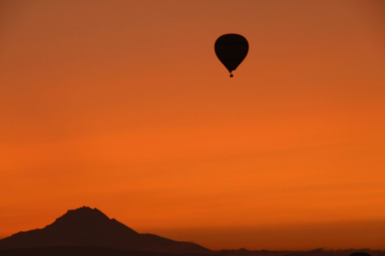 Kapadokya’da gün doğumunu sıcak hava balonları ile gökyüzünde karşılıyorlar! video izle - Sayfa 1