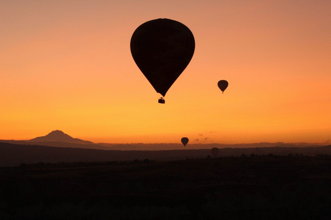Kapadokya’da gün doğumunu sıcak hava balonları ile gökyüzünde karşılıyorlar! video izle - Sayfa 2
