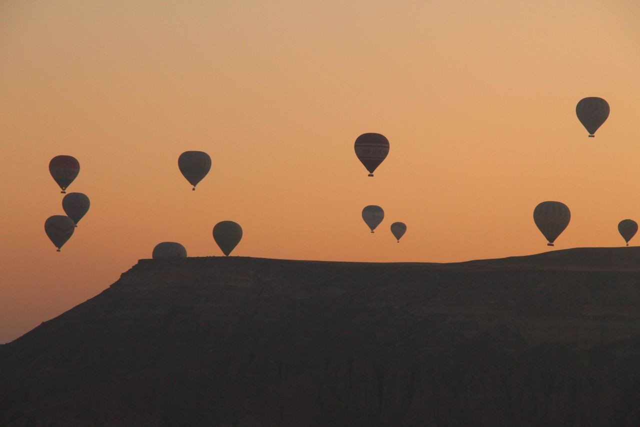 Kapadokya’da gün doğumunu sıcak hava balonları ile gökyüzünde karşılıyorlar! video izle - Sayfa 3
