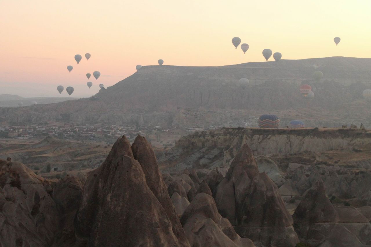 Kapadokya’da gün doğumunu sıcak hava balonları ile gökyüzünde karşılıyorlar! video izle - Sayfa 4