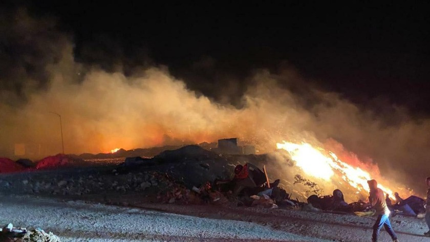 Foça'da korkutan yangın! 3 hektar alan zarar gördü