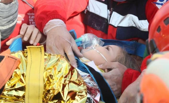 Pınar Altuğ İzmir depreminin sembolü Ayda bebeğin o fotoğrafına isyan etti: Yazıklar olsun! - Sayfa 3
