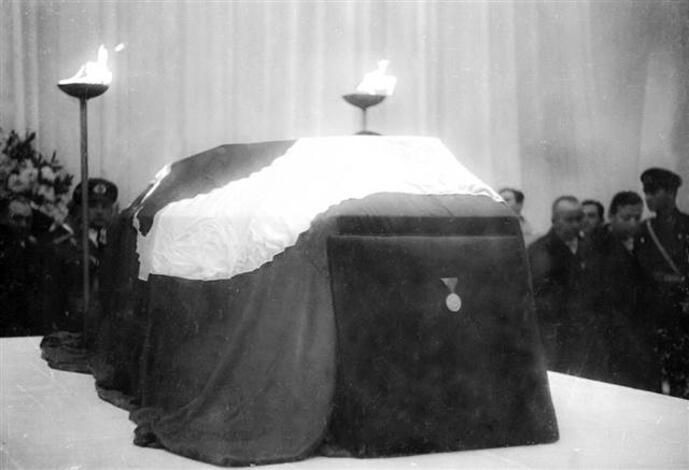 Atatürk'ün cenaze töreninden ilk kez göreceğiniz fotoğraflar - Sayfa 4