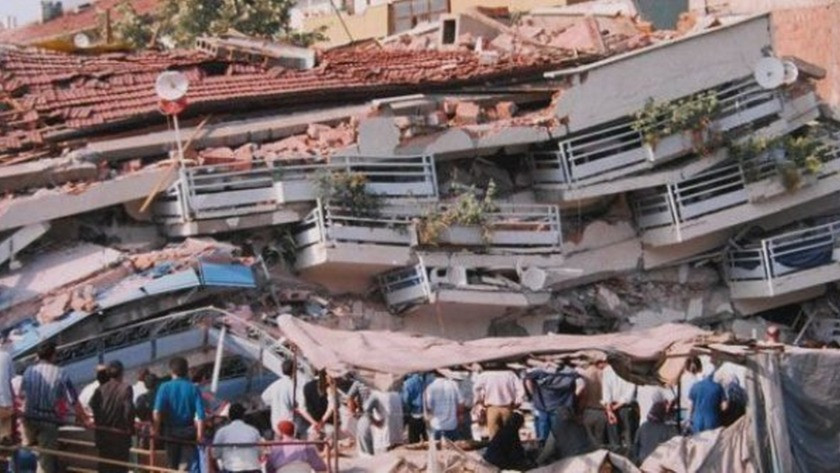 Düzce’de depremde hayatını kaybedenler için anma töreni düzenlendi