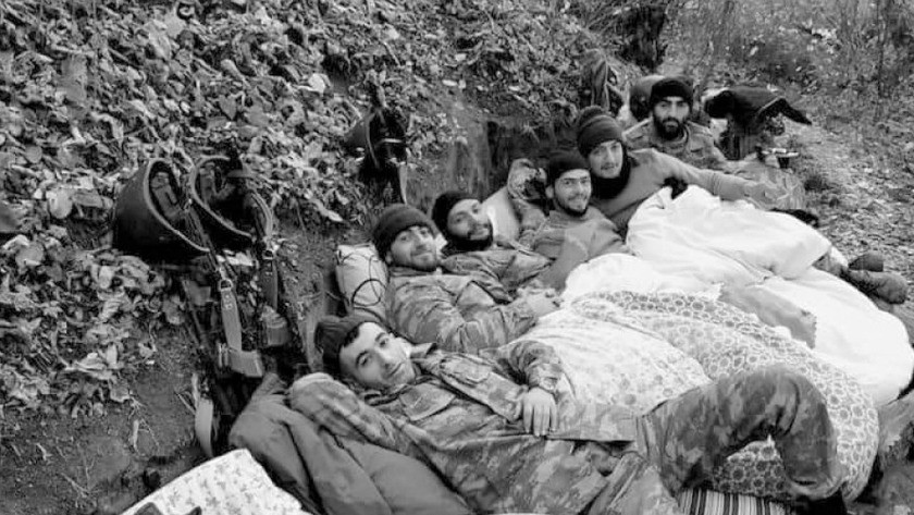 Azerbaycan askerinin Karabağ'daki efsane mücadelesinin fotoğrafı