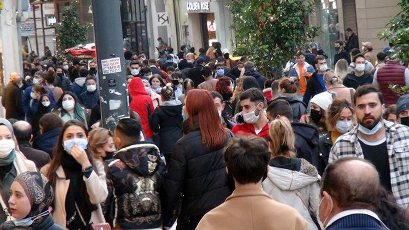 Taksim'de pandemi öncesindeki gibi kalabalık olması pes dedirtti