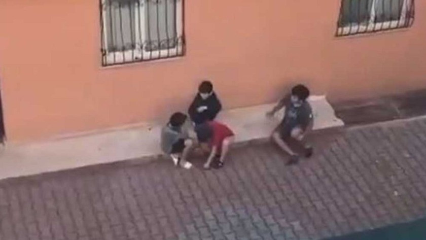 Sokaktaki 4 çocuğun ekonomi tartışması sosyal medyayı yıktı! İşte çocukların güldüren kur tartışması