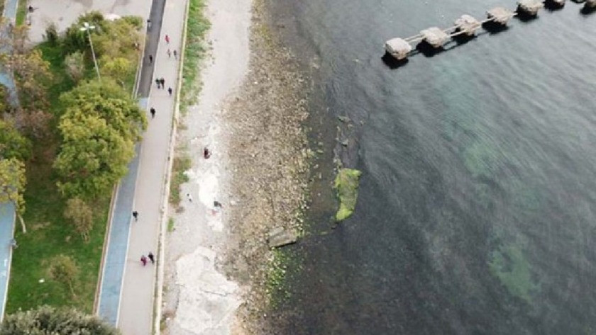 İstanbul'da korkutan görüntü! Caddebostan'da deniz çekildi