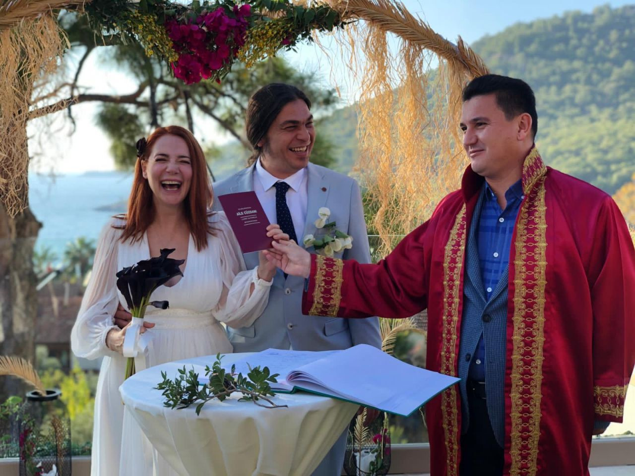 Şarkıçı Aylin Aslım ve Utku Vargı, Antalya'da nikah masasına oturdular - Sayfa 2