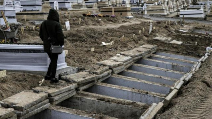 Koronavirüsten ölenler için yeni mezarlar açılıyor