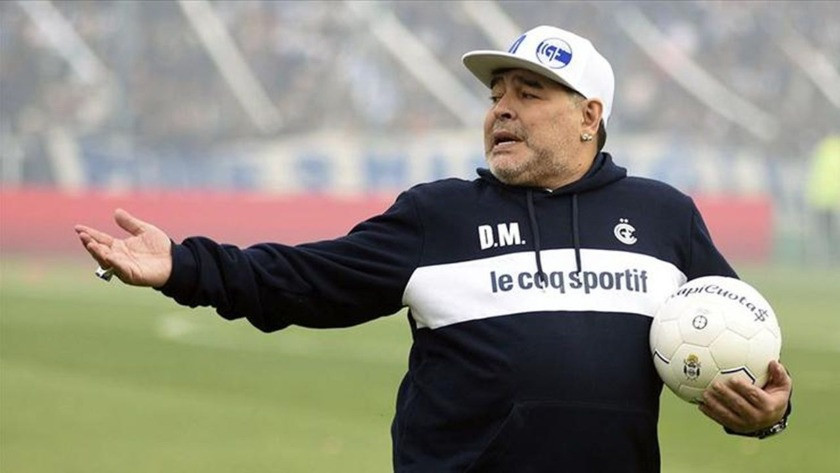 Napoli, stadının adını Diego Armando Maradona olarak değiştiriyor