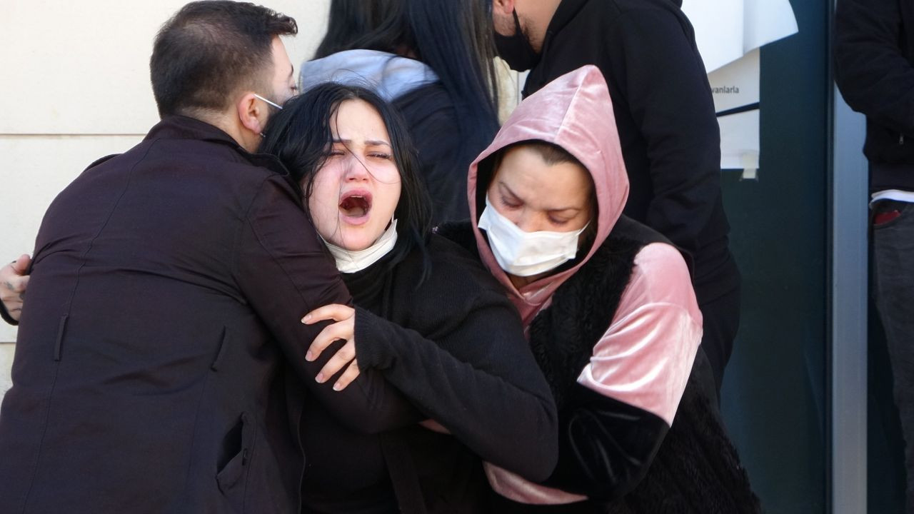Antalya’da lüks cipteki kanlı infaz! 3 kişinin cenazeleri alınırken yakınları gözyaşlarına boğuldu - Sayfa 1