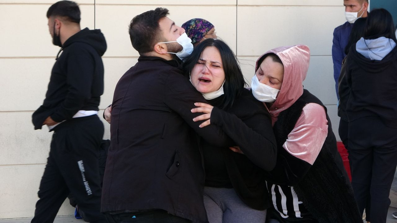 Antalya’da lüks cipteki kanlı infaz! 3 kişinin cenazeleri alınırken yakınları gözyaşlarına boğuldu - Sayfa 2