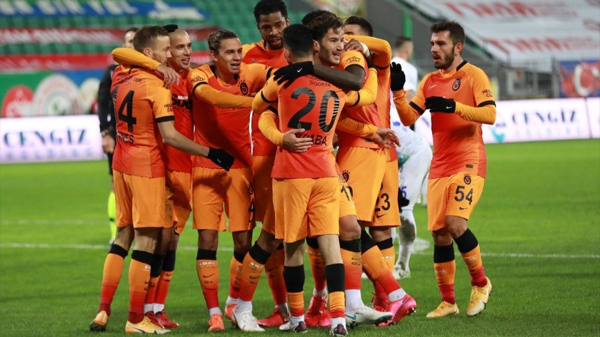 Galatasaray, deplasmanda Çaykur Rizespor'u 4-0 mağlup etti