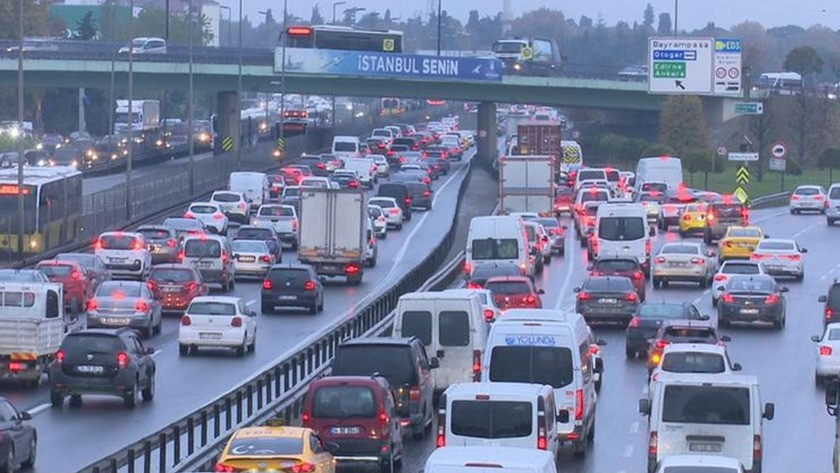 İstanbul'da yasaklardan önce trafik yoğunluğu yaşanıyor