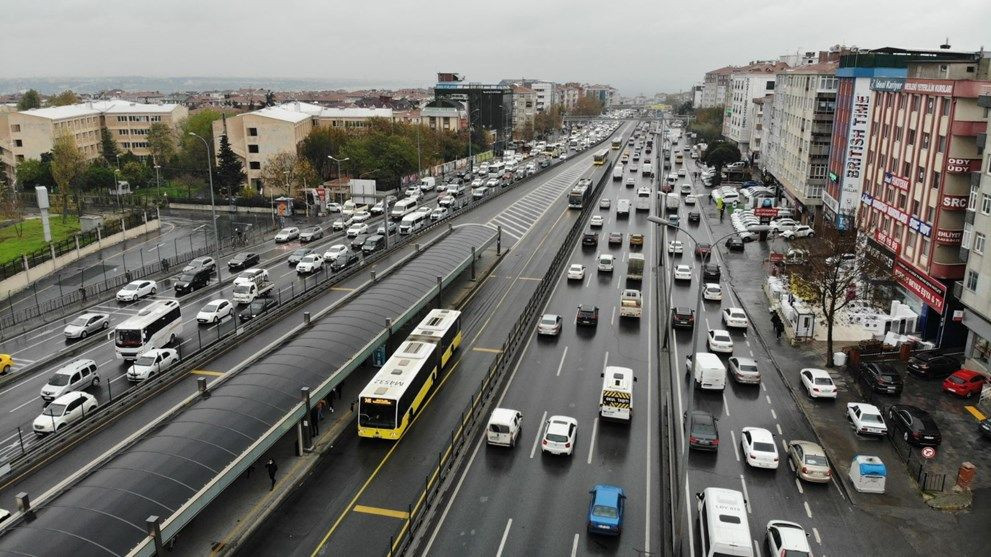 Kısıtlamaya saatler kala İstanbul trafiği yoğunlaştı - Sayfa 3