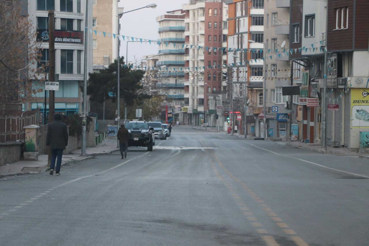 Sokağa çıkma kısıtlamasıyla birlikte cadde ve sokaklar boş kaldı - Sayfa 3