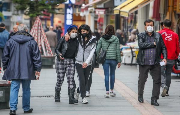 Antalya'da kişi sınırlaması getirilen caddeye, bariyerleri aşıp giriyorlar - Sayfa 2