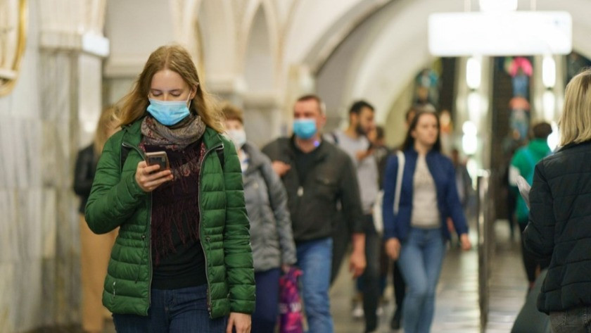 Koronavirüs aşısı olanlar da maske takmaya devam edecek mi?