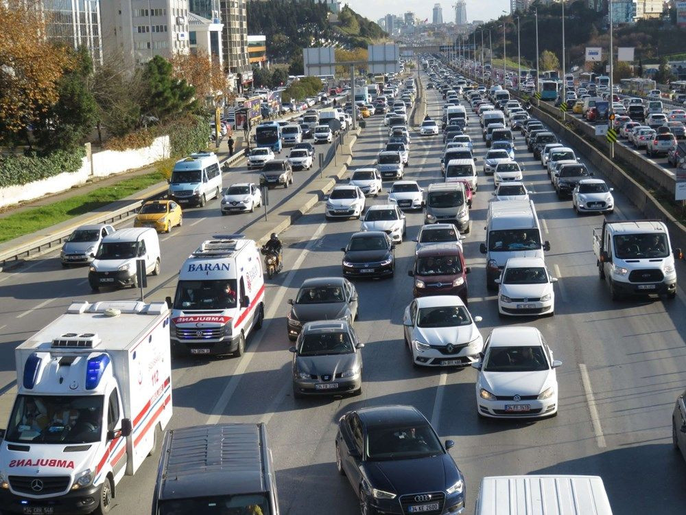 Sokağa çıkma yasağına saatler kala İstanbul trafiği kilitlendi - Sayfa 4