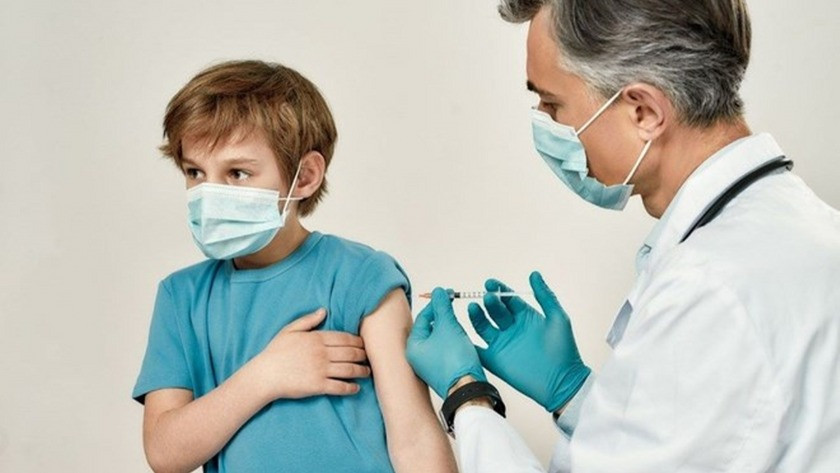 Koronavirüs aşısı çocuklarda denemeye başlandı
