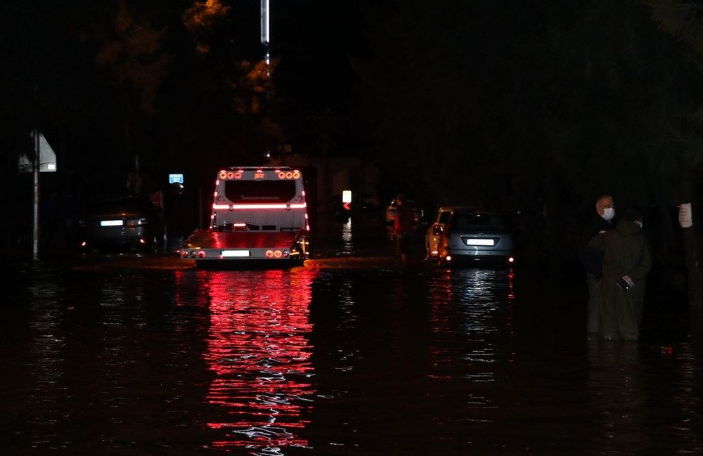 İzmir'deki sel felaketinden acı haber! Aranan 2 kişinin cansız bedenine ulaşıldı - Sayfa 1
