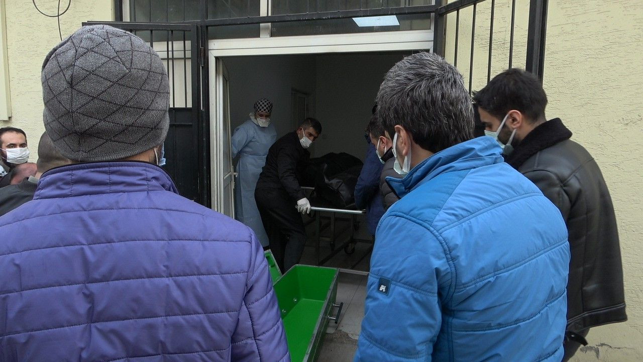 Gaziantep hastane yangında ölenlerin cenazeleri ailelerine teslim ediliyor! video izle - Sayfa 1