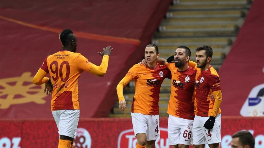 Galatasaray, Göztepe karşısında 3 puanı 3 golle aldı