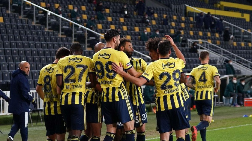 Fenerbahçe, Başakşehir'e karşı 4 golle kazandı