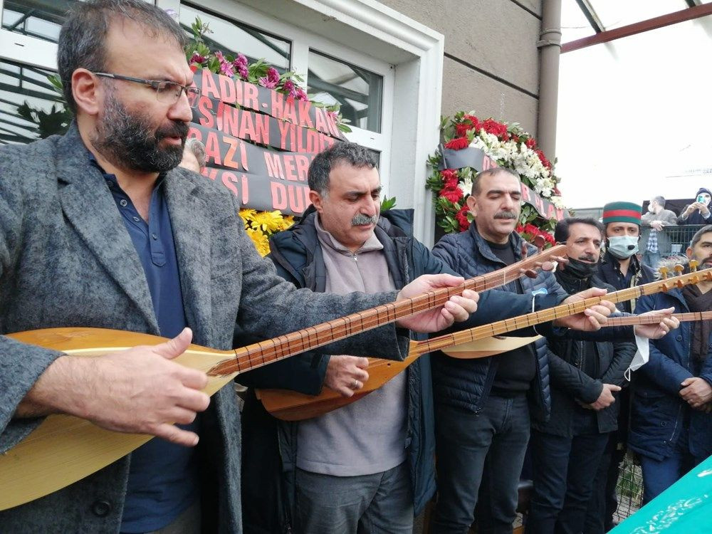 Halk müziği sanatçısı Engin Nurşani son yolculuğuna uğurlandı - Sayfa 4