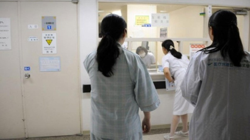 Hemşire, tuvalette koronavirüs hastası ile cinsel ilişkiye girdi