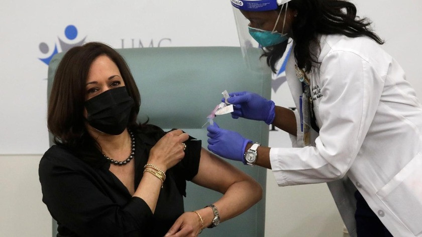 Kamala Harris, koronavirüs aşısı yaptırdı