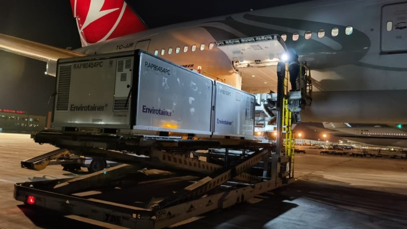 Çin aşılarını Türkiye'ye taşıyan uçaktan ilk görüntü